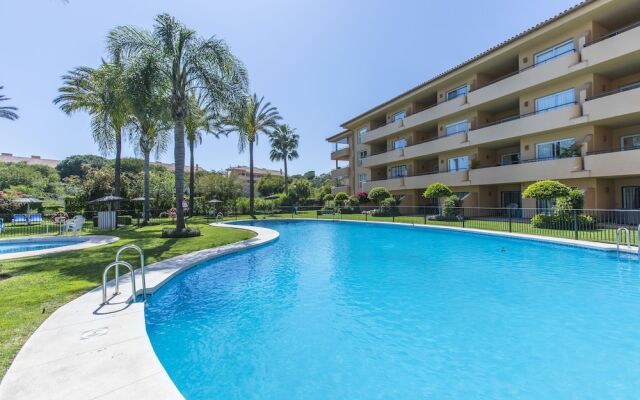 Perfect Location Between Golf and Beach