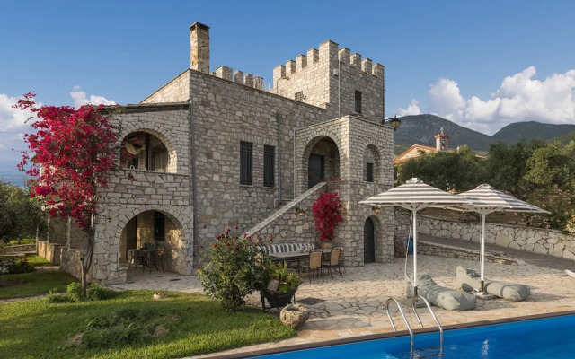 Majestic Chateau - Spectacular Seascapes & Pool
