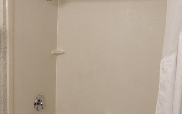 Holiday Inn Express & Suites Brampton by IHG