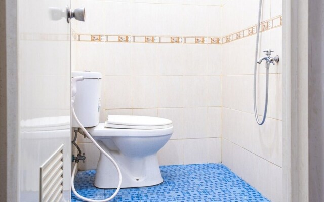 Guest House Kost and Kantin by RedDoorz