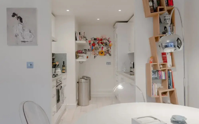 1 Bedroom Apartment With Balcony in Haggerston