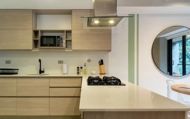 Cozy 3 BR w/ Balcony in Laureles Medellín