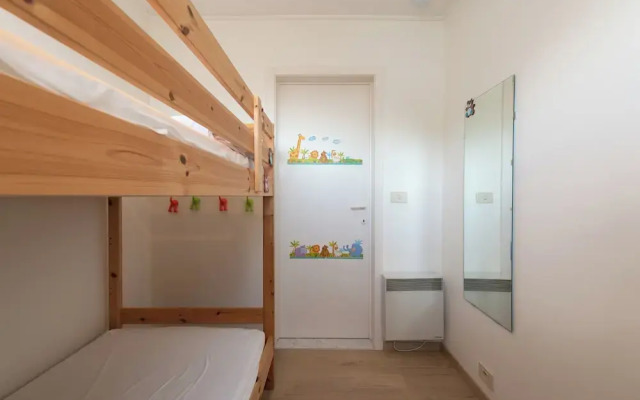 Spacious Apartment With Terrace