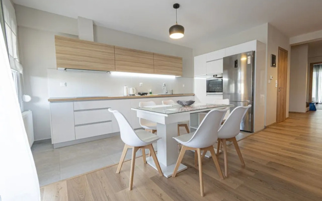 Simon Apartment by Rentalspro