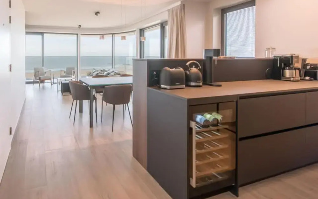 Open View Apartment by the Beach