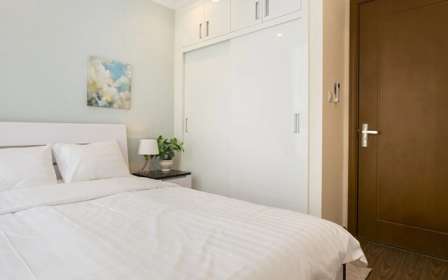 Laze Apartment SAIGON Vinhomes Central Park