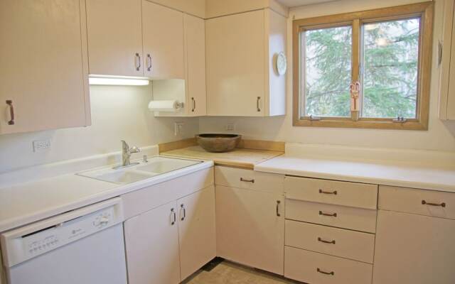 16 Forest Rd - 5 Br Home