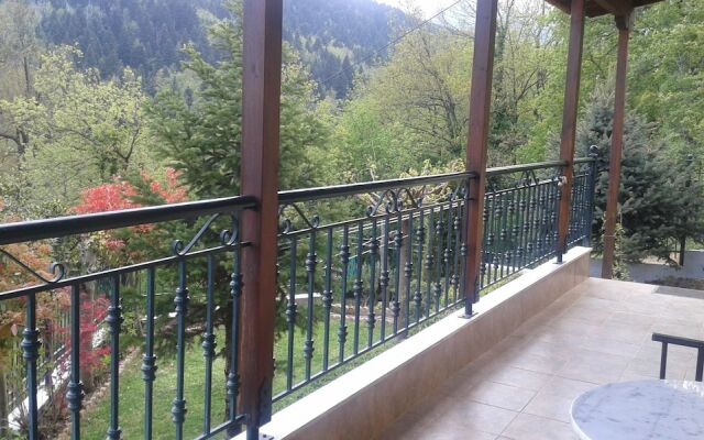 Guest house with view to Lake Plastira