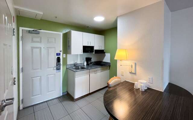 Studio 6 Belmont, CA – San Francisco - Redwood