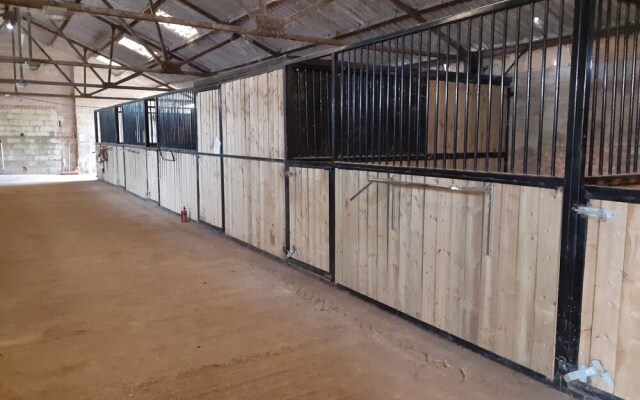 Glamping in Wiltshire the Green Knoll is a Charm