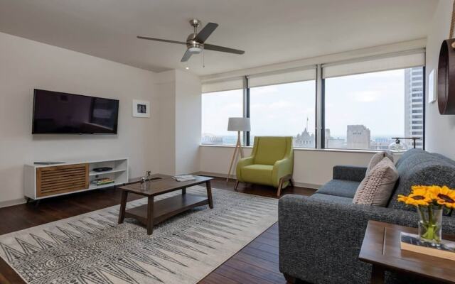 18th FL Stylish CozySuites w/ roof pool, gym #1