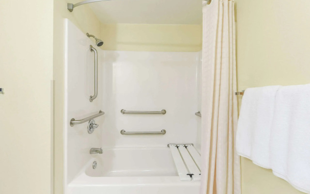 Super 8 by Wyndham Burleson Fort Worth Area