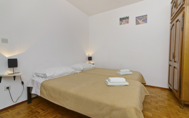 Apartment Ive - with sea view: A2 Tisno, Island Murter