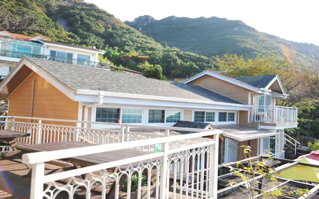 Geoje Sumireu Pension