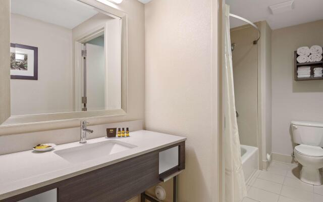 Best Western Plus Kendall Hotel & Suites