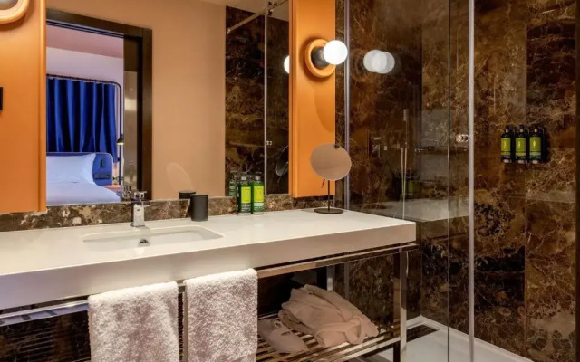 Cenica Porto Hotel, Curio Collection by Hilton
