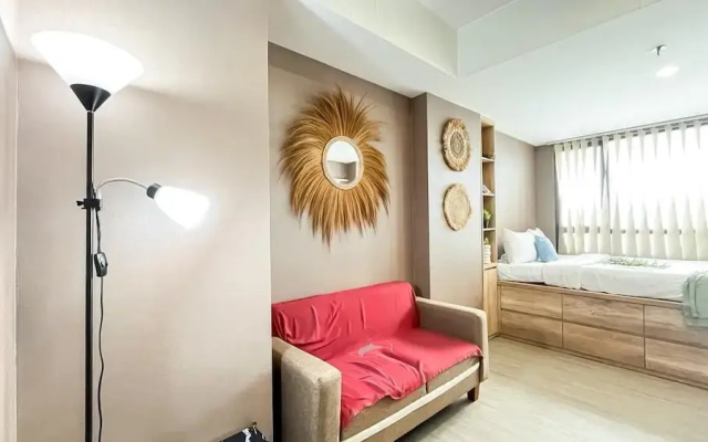 Earth Toned Studio Apartment Collins Boulevard