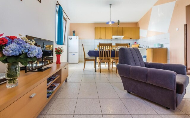 Beautiful Home in Vinkuran With Wifi and 2 Bedrooms
