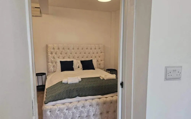 Charming and Compact Studio in Bridgend