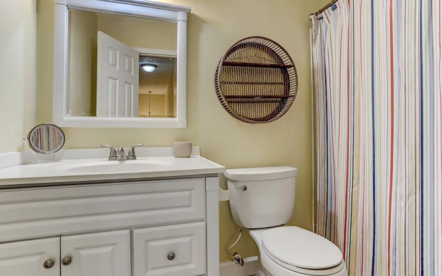 Fernandina Shores Condo with Private Balcony and Access to Pool by RedAwning