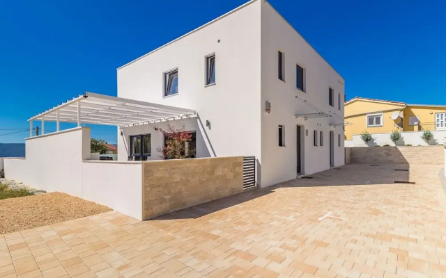 Scenic Villa in Linardi?i With Private Swimming Pool