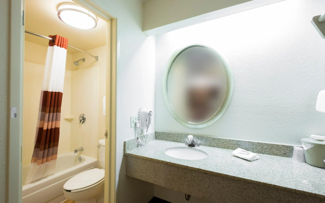 Red Roof Inn Boston - Southborough/ Worcester