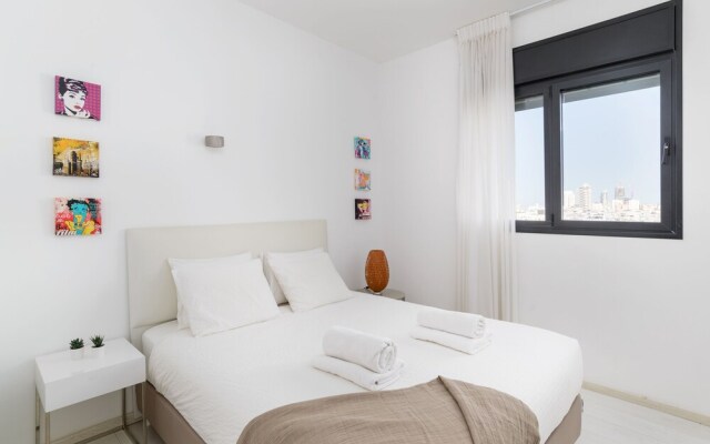 Bat Yam Luxury with Terrace & Sea View
