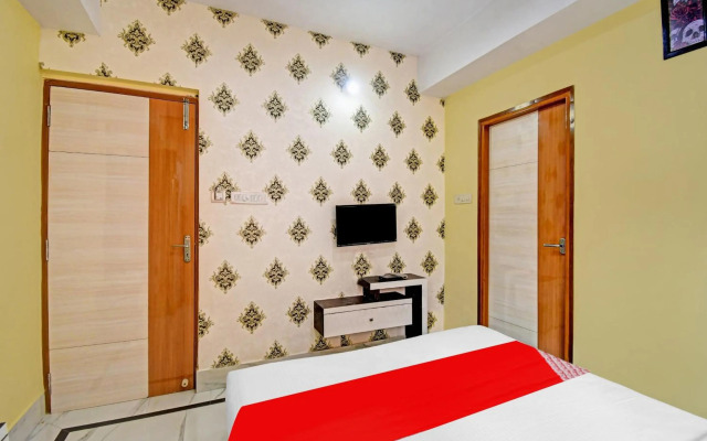 OYO Flagship 80558 Nirwana Gust House Newtown