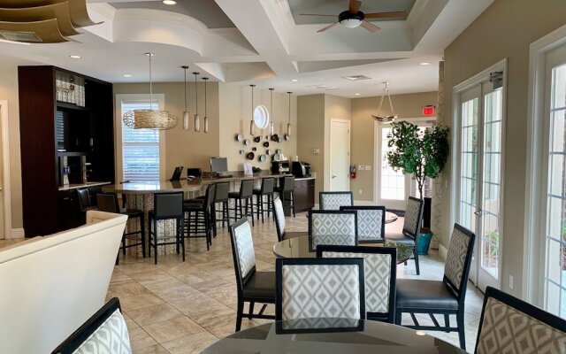 Luxury 5Bd w/ Jacuzzi & Pool Near Disney @ 5528