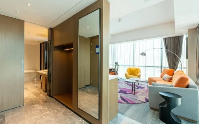 Dongying Plaza Le Peng Hotel