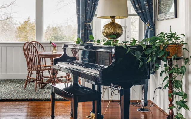 Stone Mountain Manor