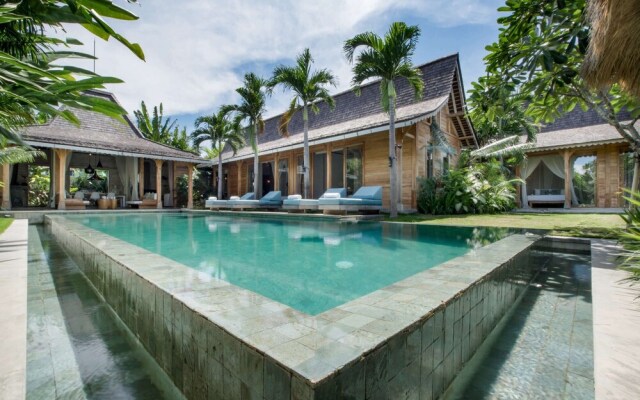 Luxury 4 Bedroom Villa With Private Pool, Bali Villa 2007