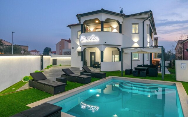 Stunning Home in Pula With Wifi and 7 Bedrooms
