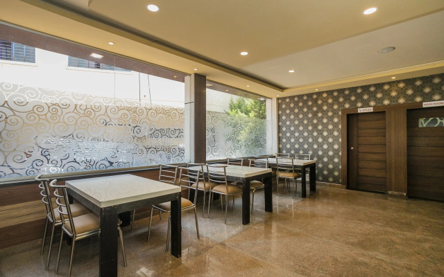 Hotel Savi International by OYO Rooms