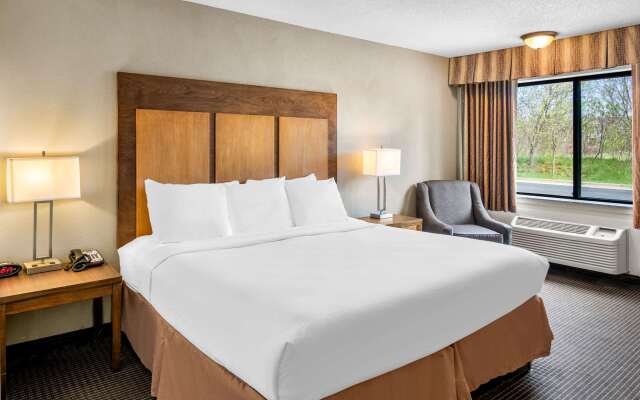 White Pines Inn & Suites