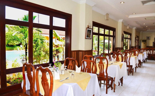 Angkor Hotel