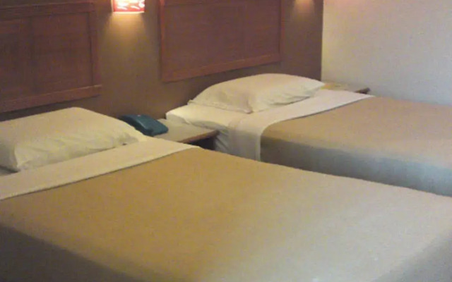Super OYO 447 Comfort Hotel Meru