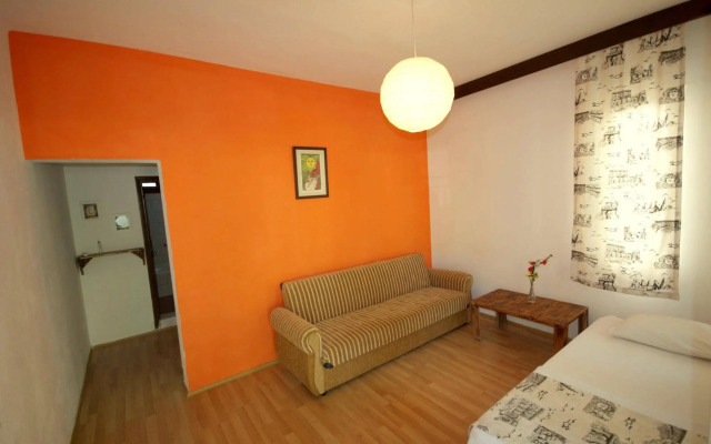 Dionysos Lodge