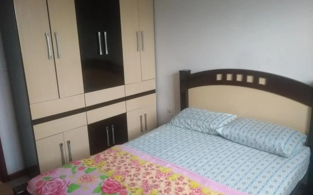 Casa com 2 quartos em condomínio