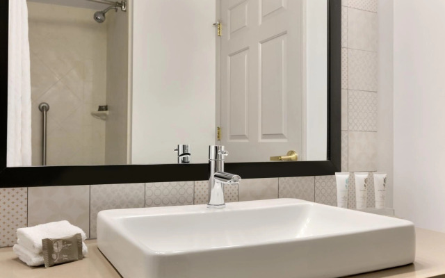 Country Inn & Suites by Radisson, London, KY