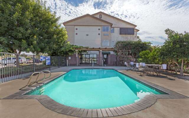 Harvest Inn, Dixon/ UC Davis.