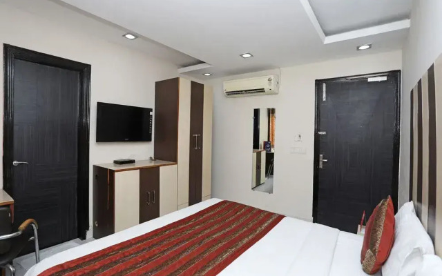 Oyo 10937 Hotel Balsons Continental