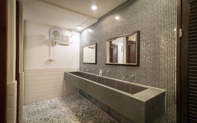 Suk18 Hostel - Adults Only