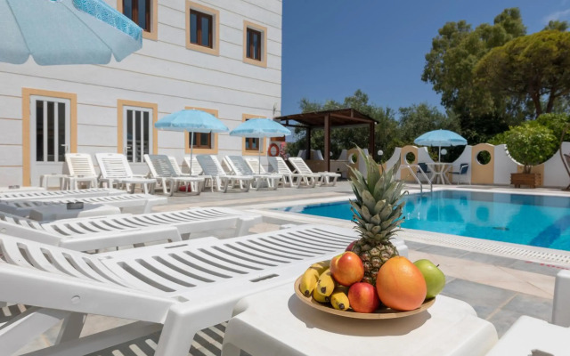 Lefkimi Hotel