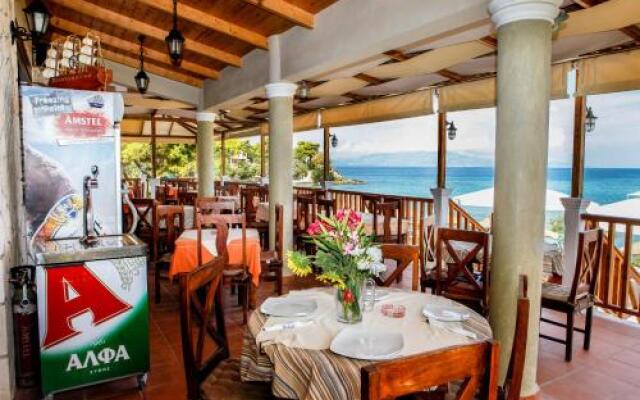 Amoudi Studios Apartments Hotel