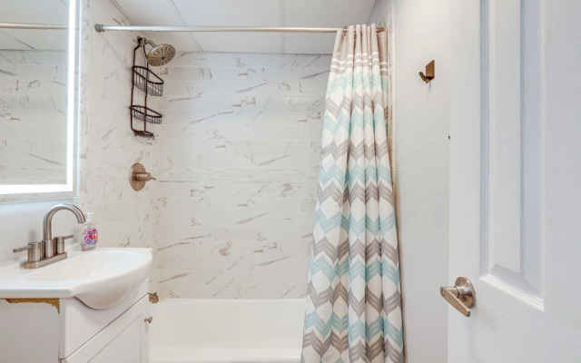 Wildwood Condo: Community Pool, Walk to Beach!