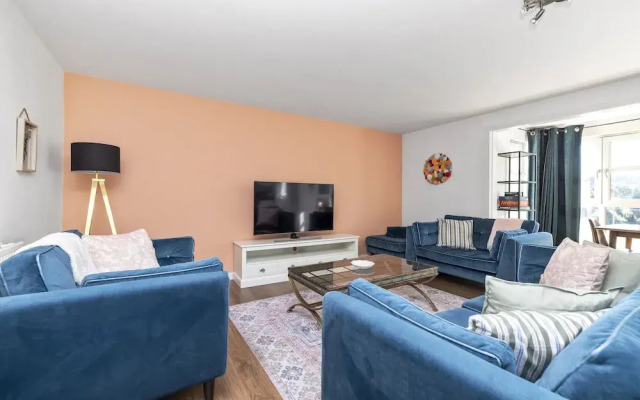 JOIVY Stunning 2-Bed Flat W/ Free Parking