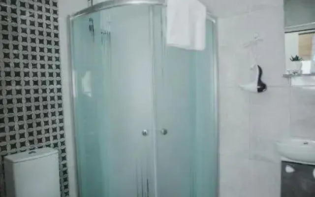 The Queens Suite Hotel
