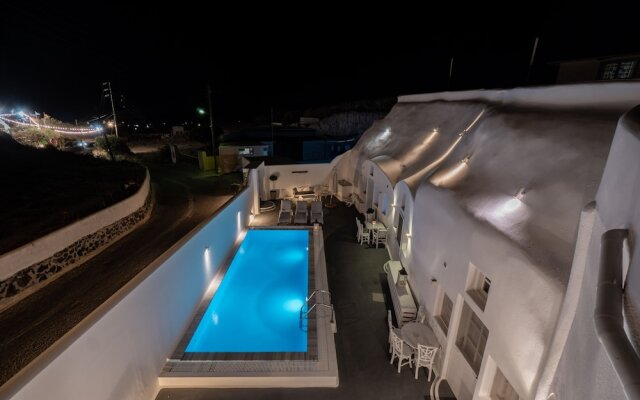 Beautiful 4-bed Cave House Near Fira, Private Pool