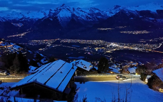 Best Value, View and Location - 4 Bedrooms, 2 Bathrooms, Big Corner GARDEN with WIDE VIEW on the Mountains and the Amazing Rhone Valley! – Outside – Veysonnaz